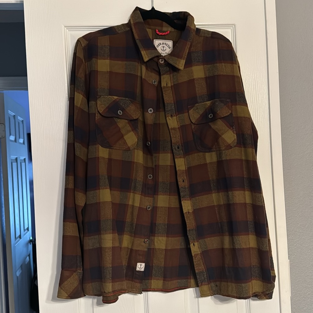 Slightly used men’s Iron and Resin flannel
